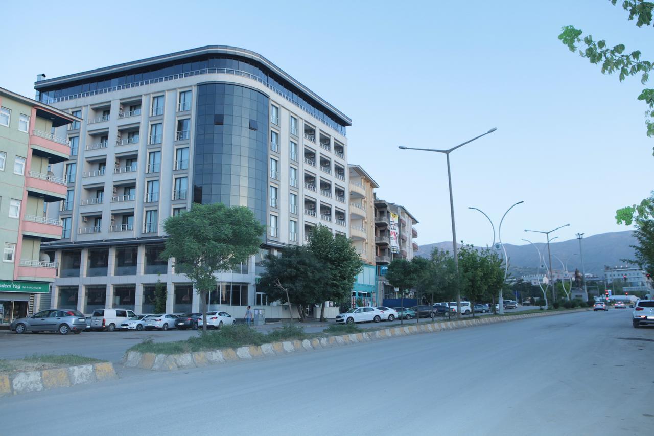 Mus Grand Hotel Exterior photo